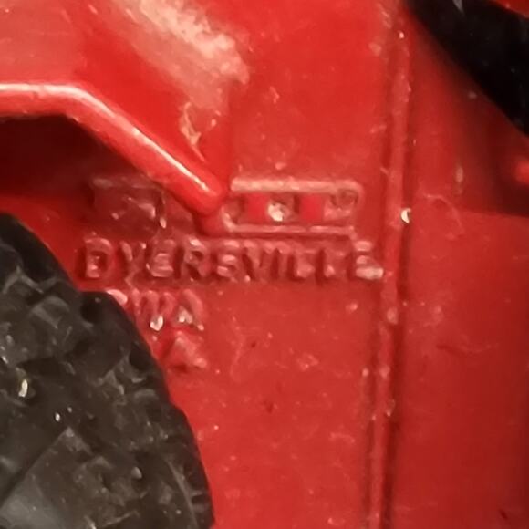 Ertl 1/64 scale Case IH 9250 die-cast/plastic 8 wheeler tractor red/black - Picture 7 of 9